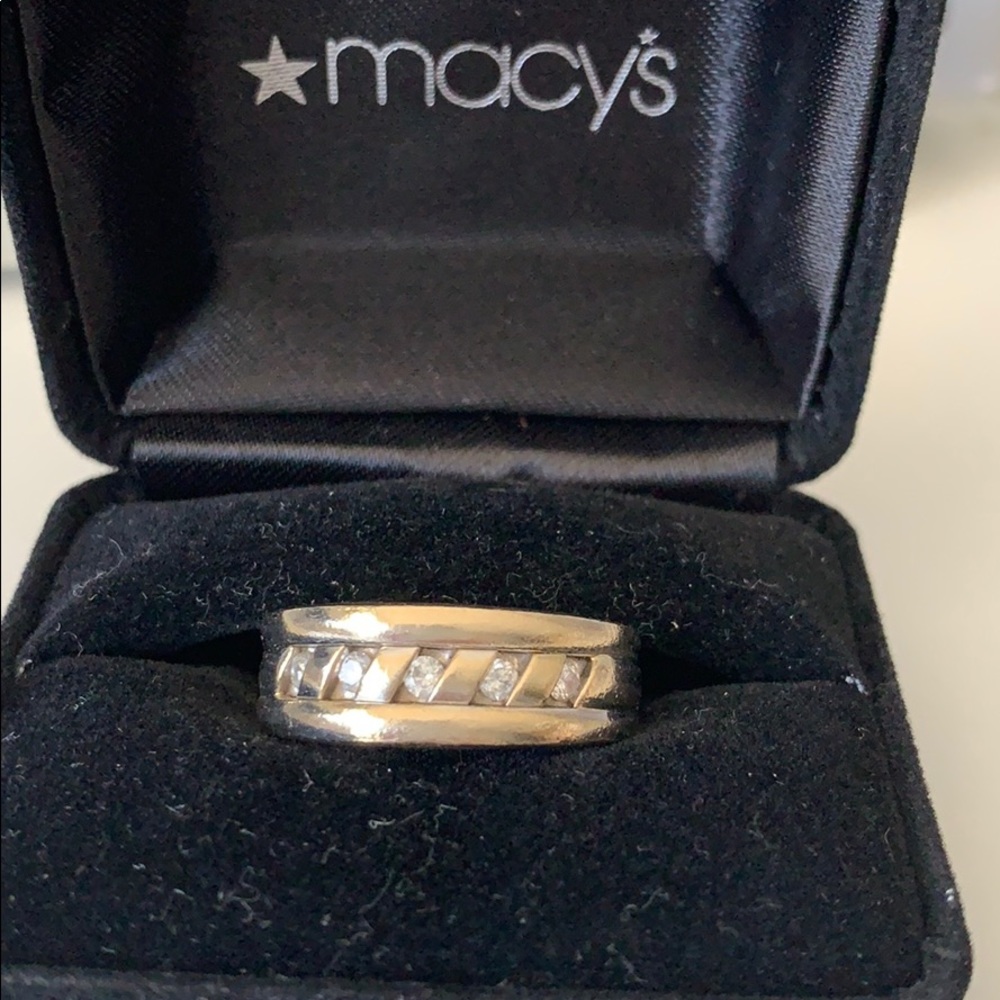 Men’s 14k white gold, diamond ring, 5 diamonds
